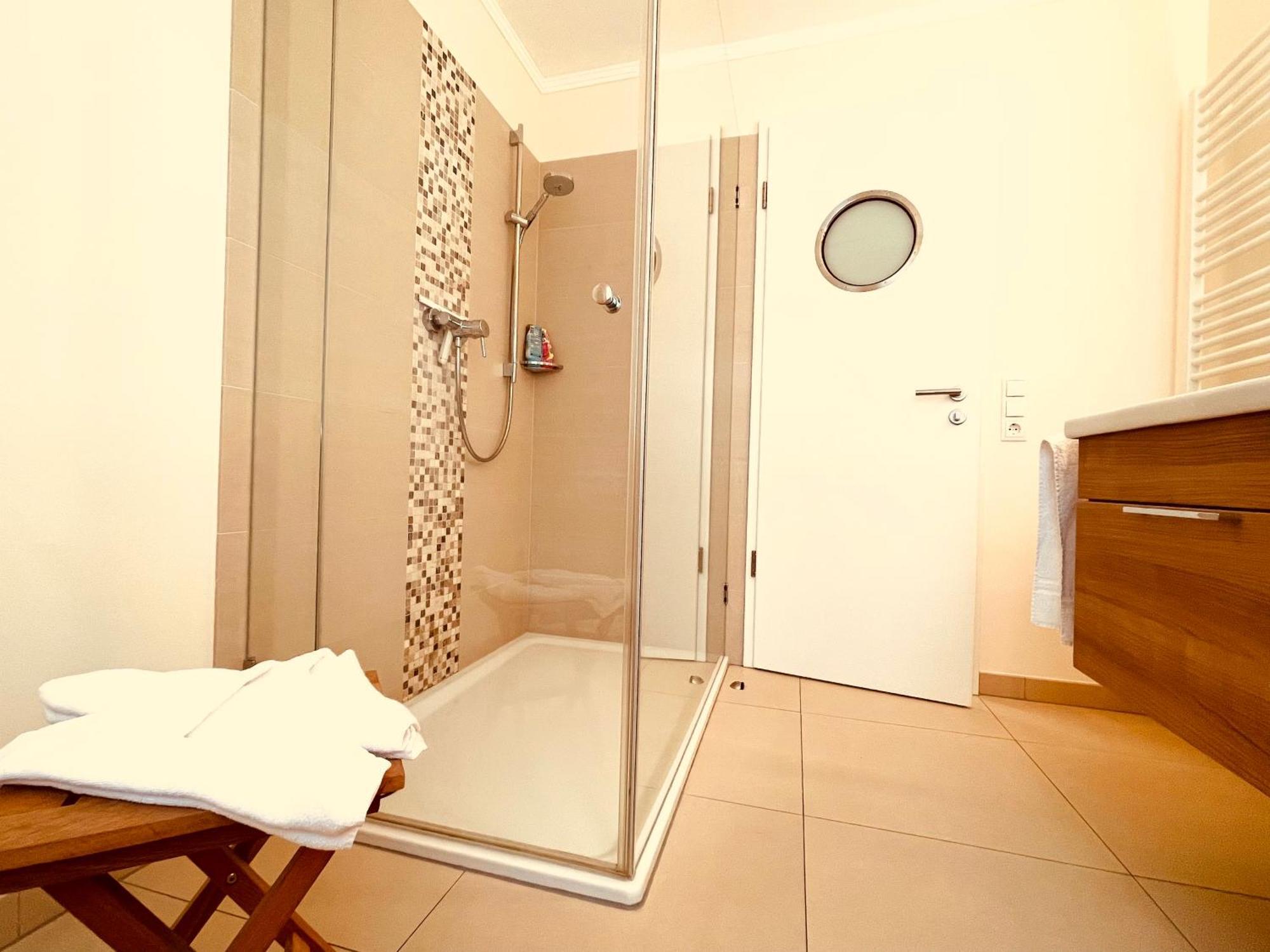 Ostsee Lodges Mit Wellnessbereich Тиммендорфер-Штранд Экстерьер фото